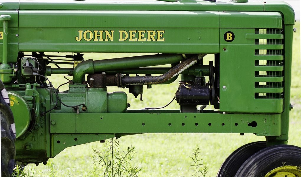 Akcesoria John Deere – praktyczne dodatki dla miłośników marki