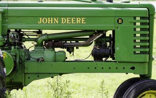 Akcesoria John Deere – praktyczne dodatki dla miłośników marki