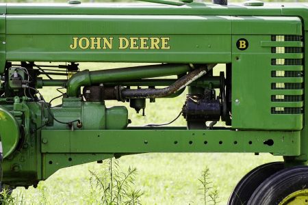 Akcesoria John Deere – praktyczne dodatki dla miłośników marki