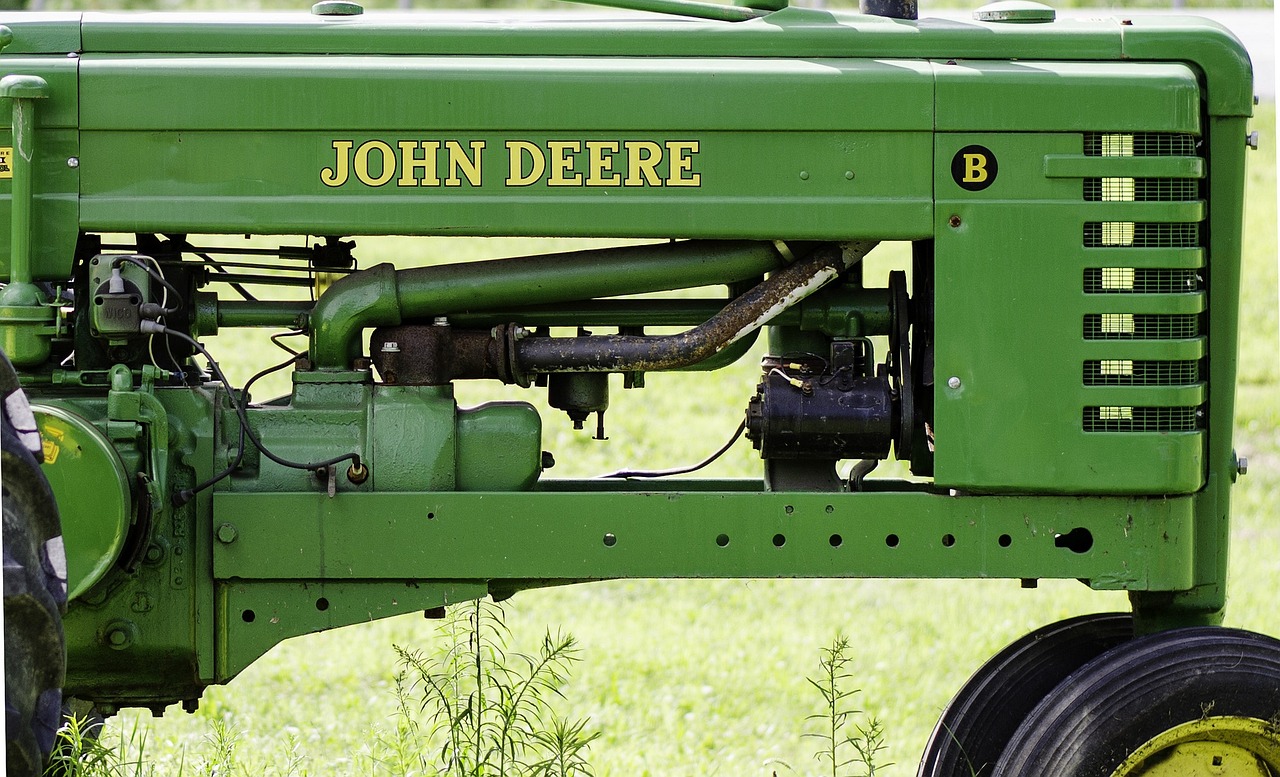 Akcesoria John Deere – praktyczne dodatki dla miłośników marki